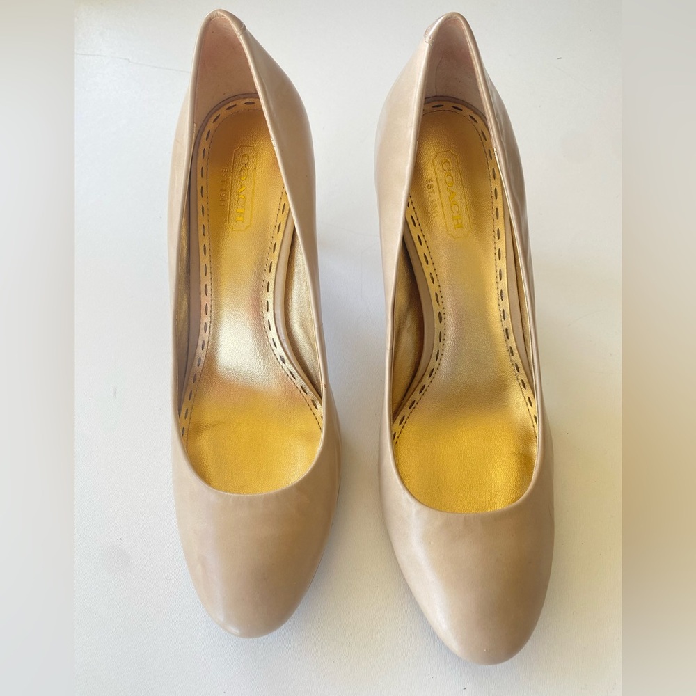 Coach Sheri Pumps Wood Heel Signature Logo Sz 7